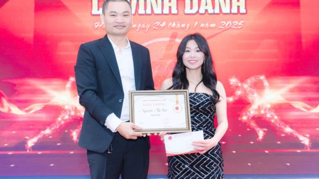 Nguyễn Thị Huệ Và Một Kiểu Trưởng Thành Đến Từ Sự Lặng Lẽ