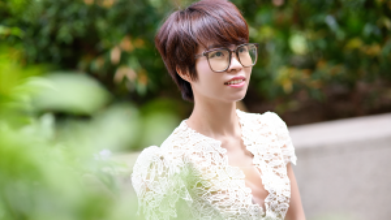 Hoa – Khi Một Người Phụ Nữ Chọn Chăm Sóc Làn Da Như Cách Chăm Sóc Một Con Người