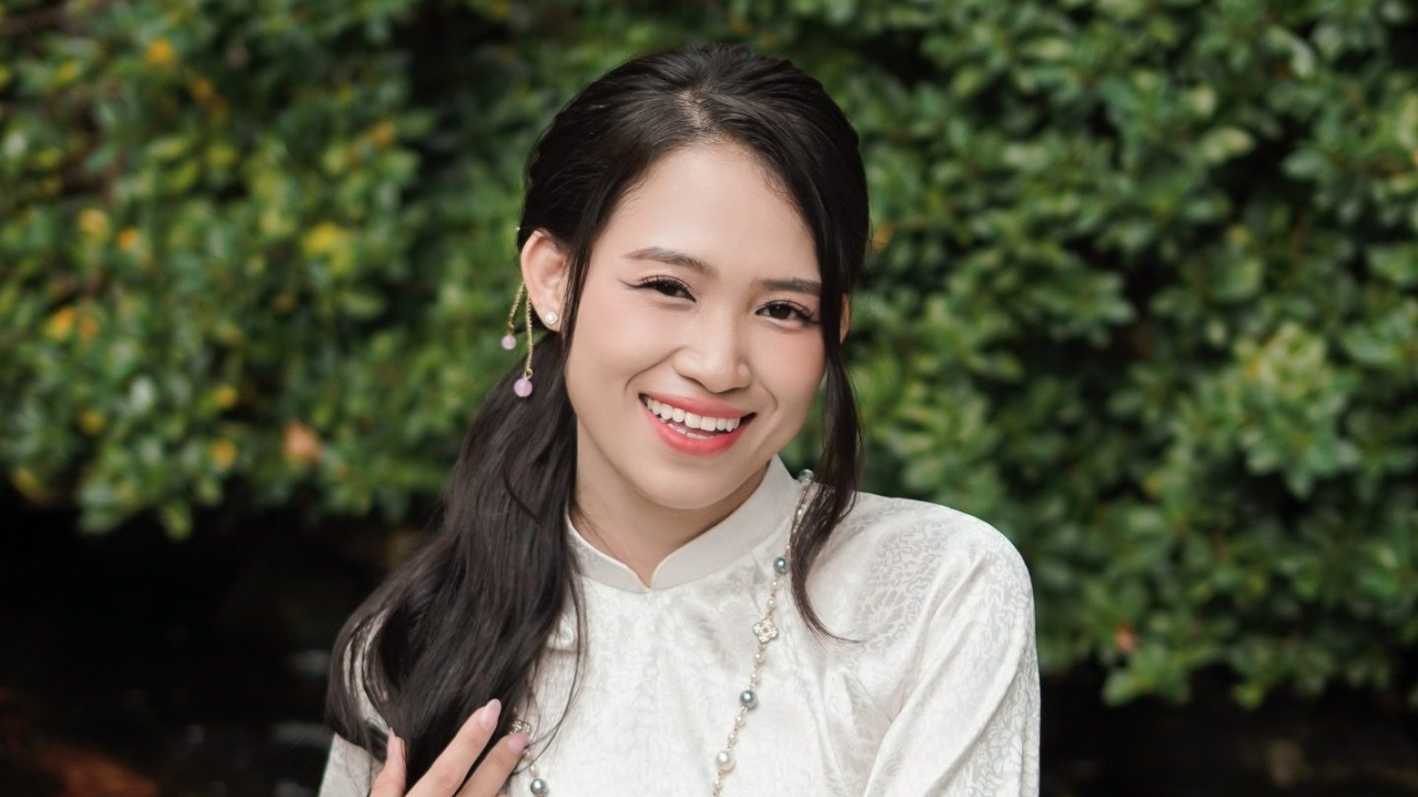 Nguyễn Trà Giang – Một Người Không Vội Trả Lời Cuộc Đời