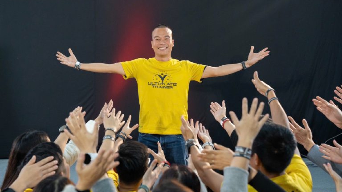 Bình – Nhìn Từ Góc Độ Của Một Người Bạn Đi Bên Cạnh Khá Lâu