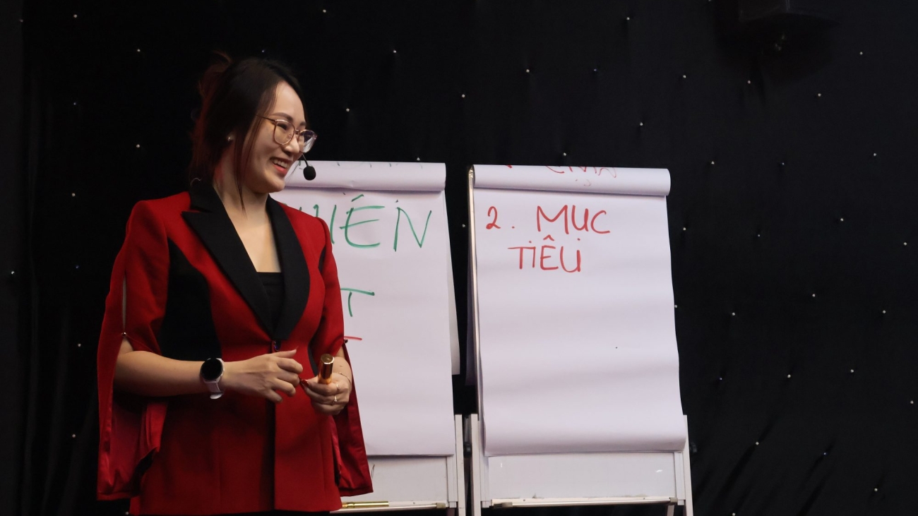 Tạ Kỳ Anh Và Cách Một Người Xây Dựng Thương Hiệu Cá Nhân Mà Không Tự Gọi Tên Nó