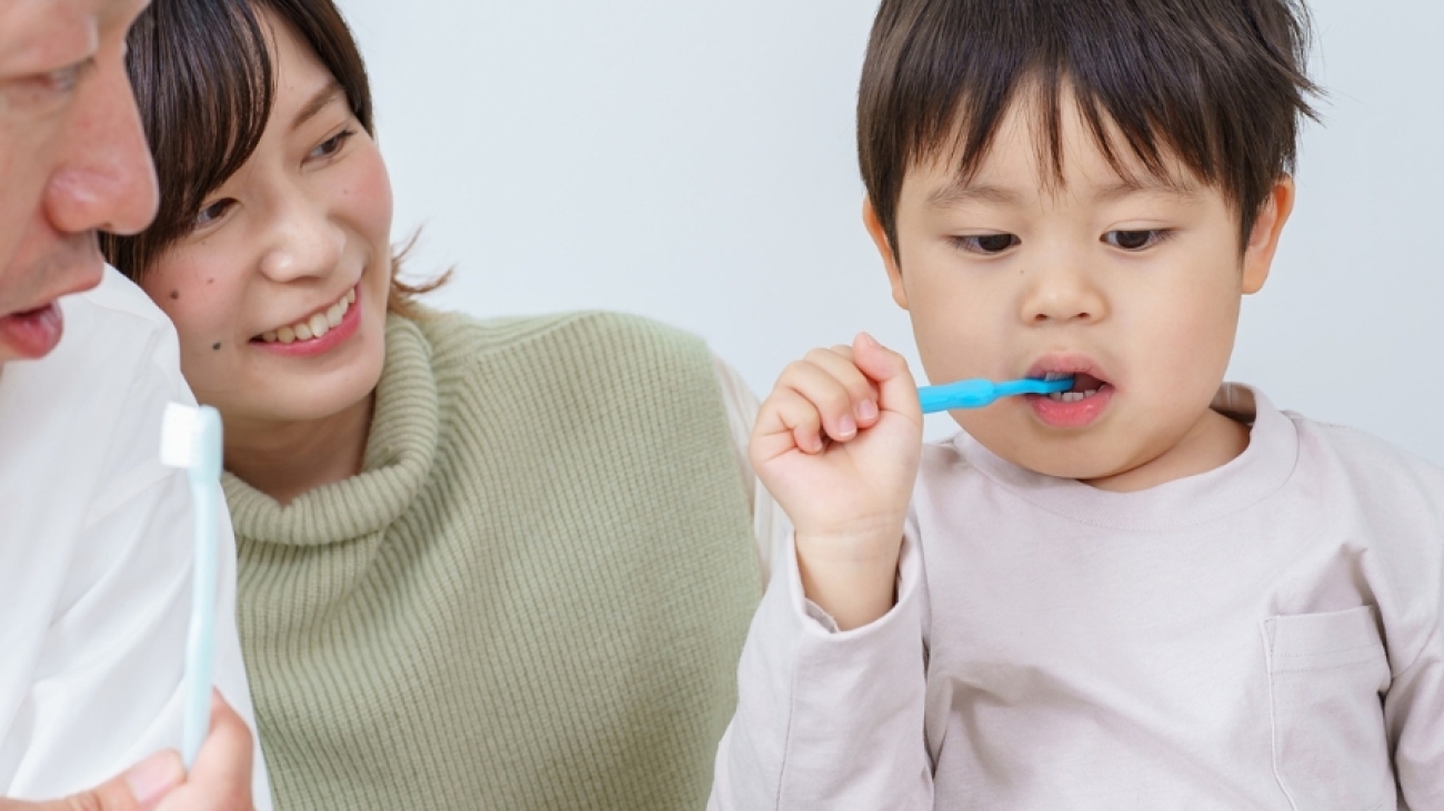 Chăm sóc răng miệng đúng cách cho người trưởng thành: Hướng dẫn đơn giản và khoa học