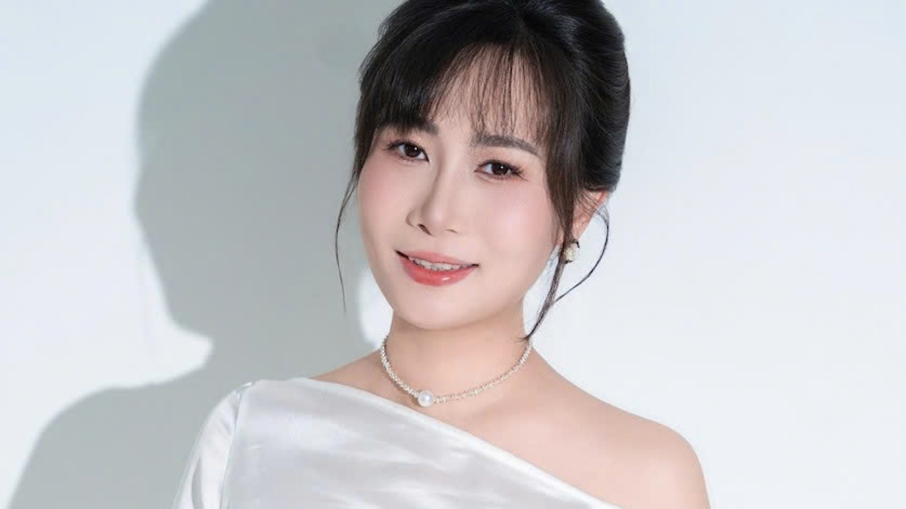 Hồng Nhung Lapari – Một Kiểu Trưởng Thành Không Ồn Ào