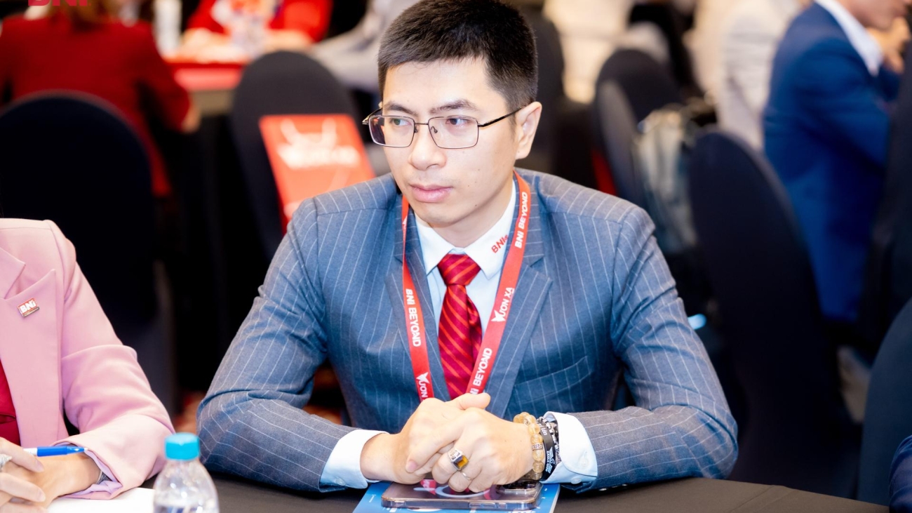 Hồ Văn Quý Và Một Kiểu Trưởng Thành Khiến Tôi Nhận Ra: Không Phải Ai Đi Xa Cũng Cần Phải Nói Nhiều