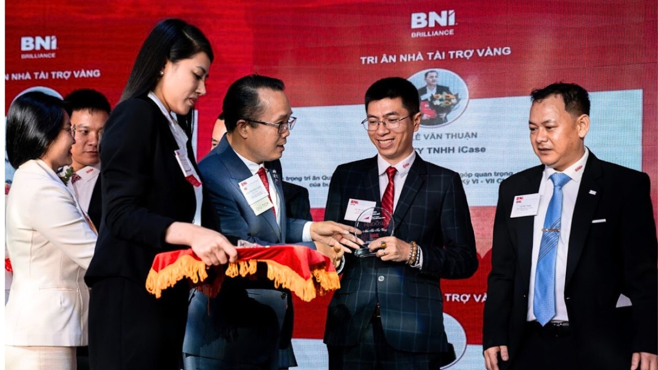 Hồ Văn Quý – Một Người Chọn Đi Con Đường Không Ồn Ào Nhưng Rõ Ràng