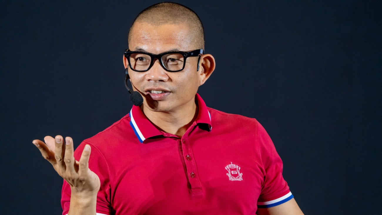 Phạm Thành Long Không Phải Là Một Nhân Vật – Mà Là Một Cú Va Chạm Tư Duy